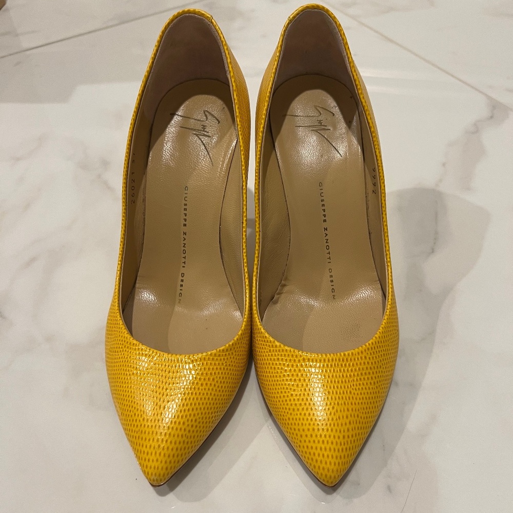 Giuseppe Zanotti Yellow Pump Stiletto, Size 37 (US 7)